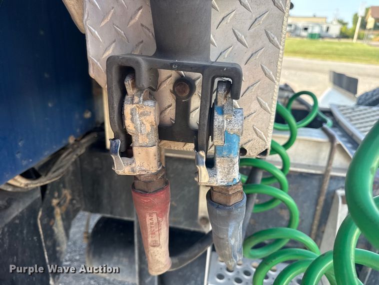 image for item DJ7759 2005 Kenworth T600 semi truck