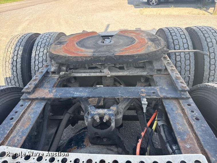 image for item DJ7759 2005 Kenworth T600 semi truck