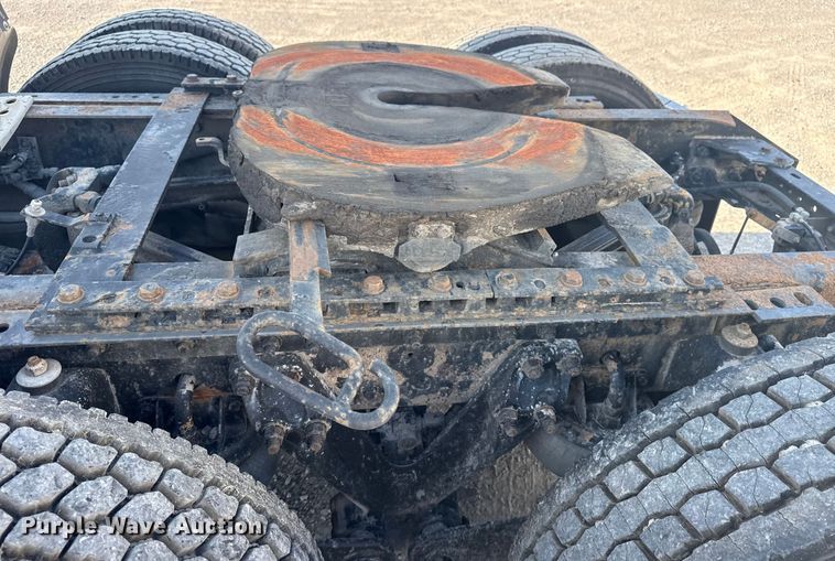 image for item DJ7759 2005 Kenworth T600 semi truck