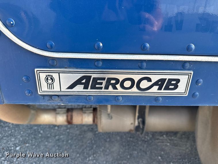 image for item DJ7759 2005 Kenworth T600 semi truck