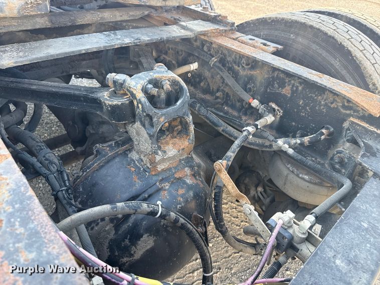 image for item DJ7759 2005 Kenworth T600 semi truck