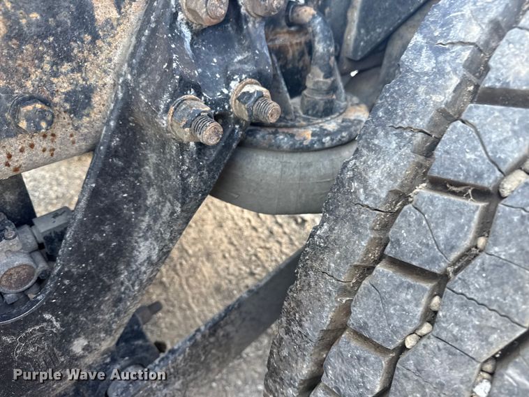 image for item DJ7759 2005 Kenworth T600 semi truck