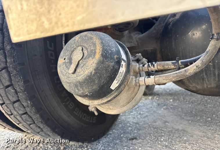 image for item DJ7759 2005 Kenworth T600 semi truck