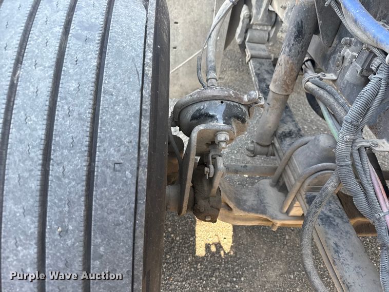 image for item DJ7759 2005 Kenworth T600 semi truck