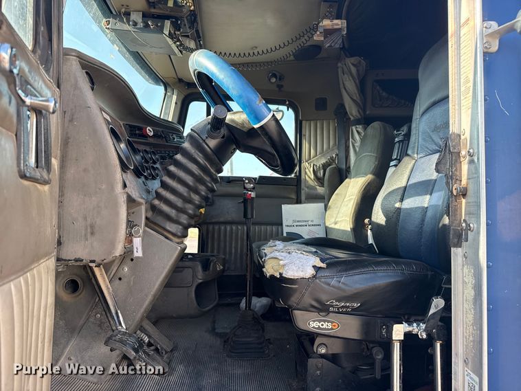 image for item DJ7759 2005 Kenworth T600 semi truck