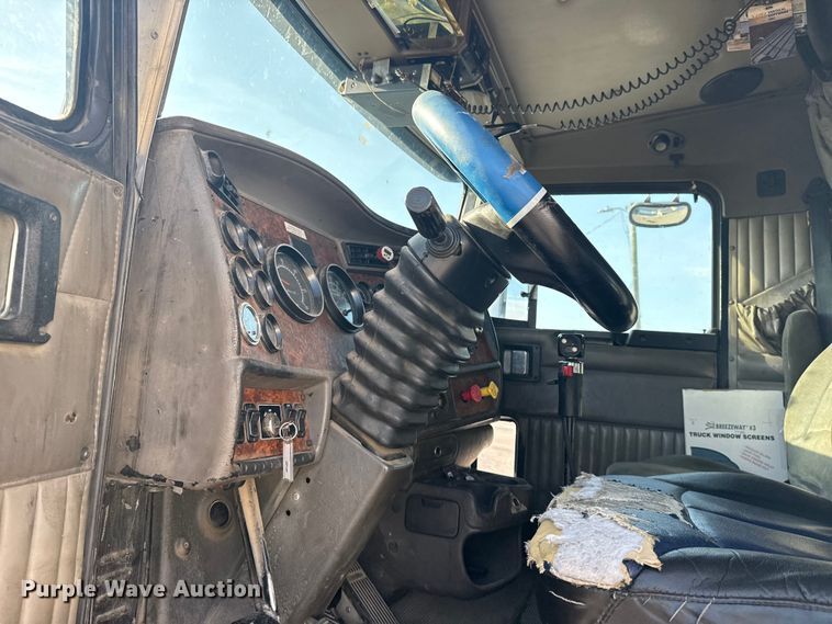 image for item DJ7759 2005 Kenworth T600 semi truck