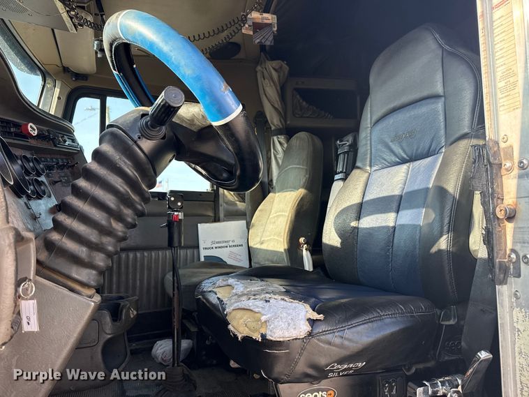 image for item DJ7759 2005 Kenworth T600 semi truck