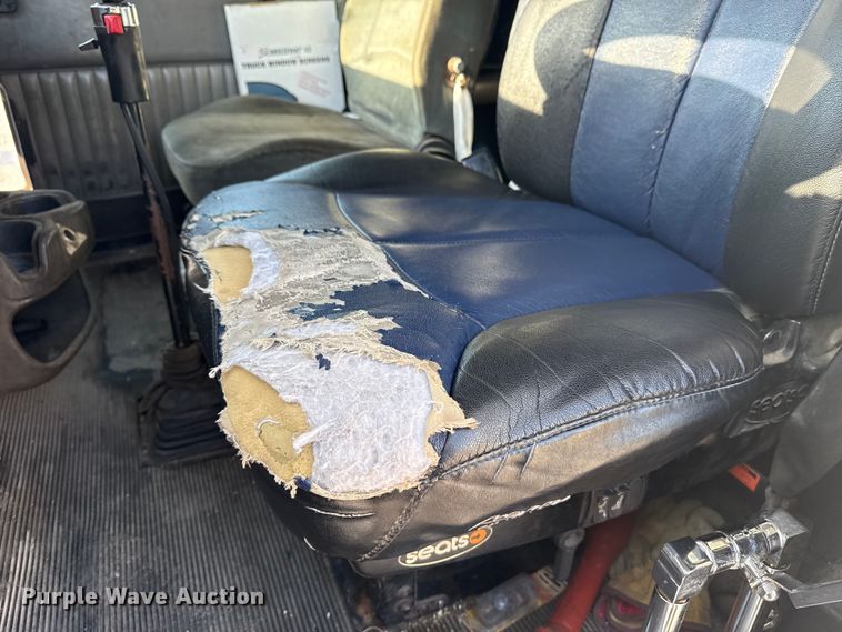 image for item DJ7759 2005 Kenworth T600 semi truck