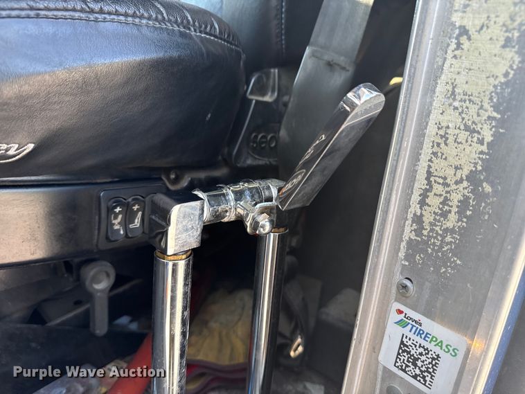 image for item DJ7759 2005 Kenworth T600 semi truck