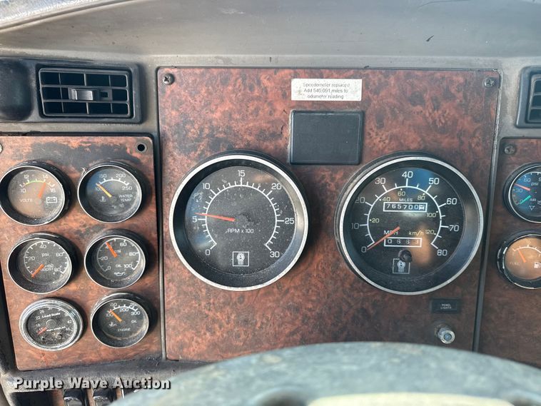 image for item DJ7759 2005 Kenworth T600 semi truck