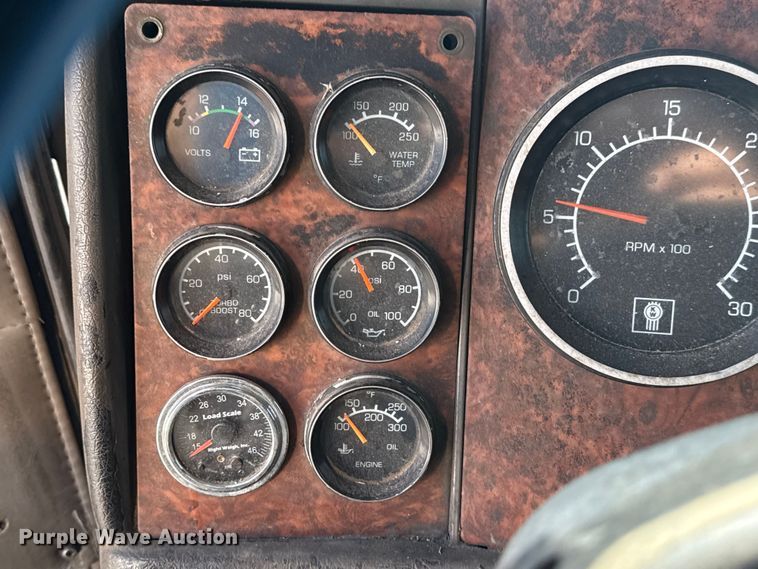 image for item DJ7759 2005 Kenworth T600 semi truck