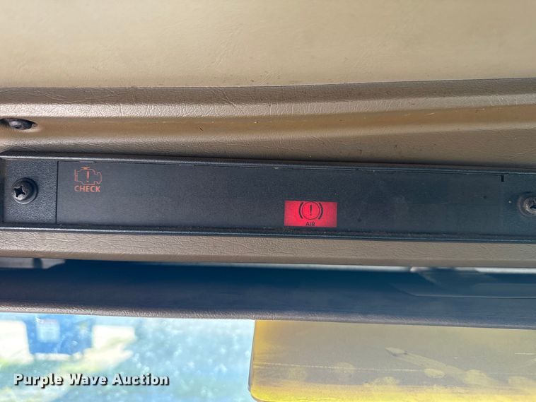 image for item DJ7759 2005 Kenworth T600 semi truck