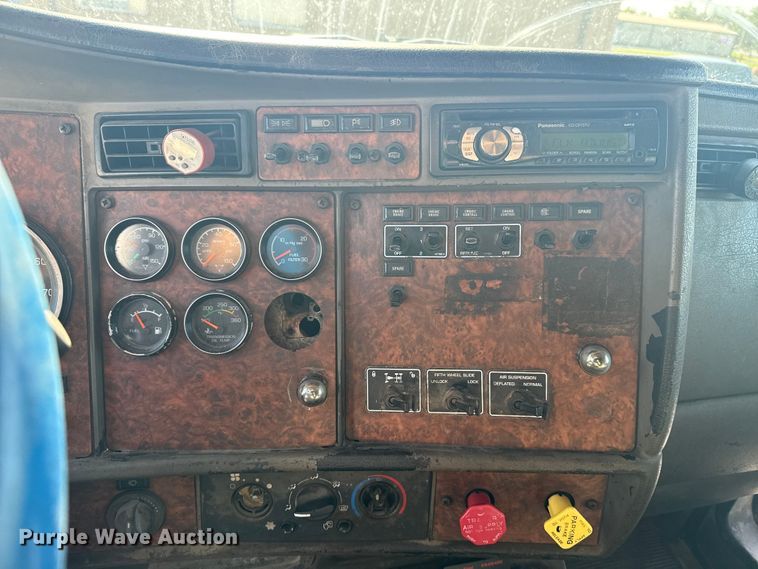 image for item DJ7759 2005 Kenworth T600 semi truck