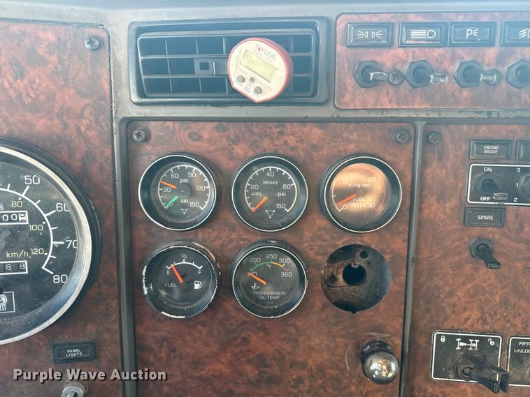 image for item DJ7759 2005 Kenworth T600 semi truck