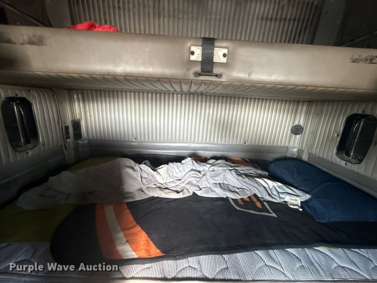 image for item DJ7759 2005 Kenworth T600 semi truck