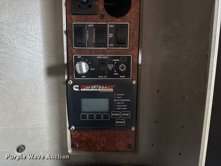 image for item DJ7759 2005 Kenworth T600 semi truck