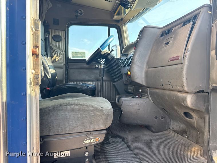 image for item DJ7759 2005 Kenworth T600 semi truck