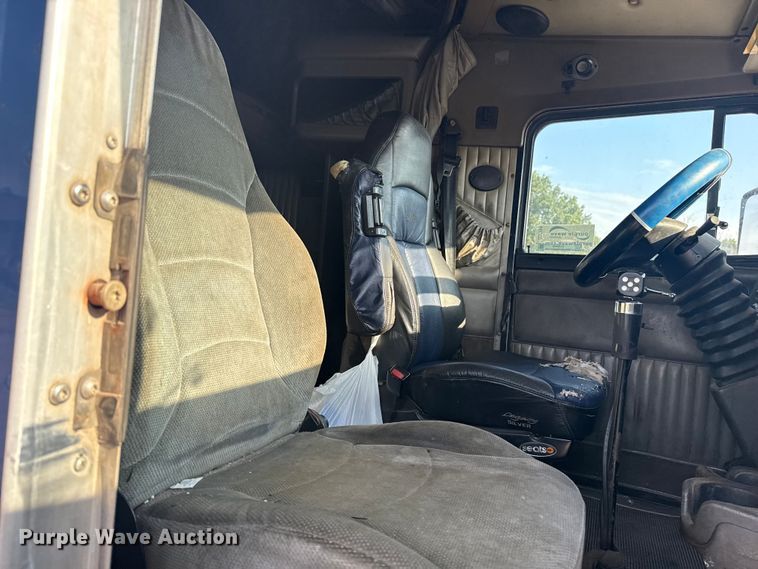 image for item DJ7759 2005 Kenworth T600 semi truck