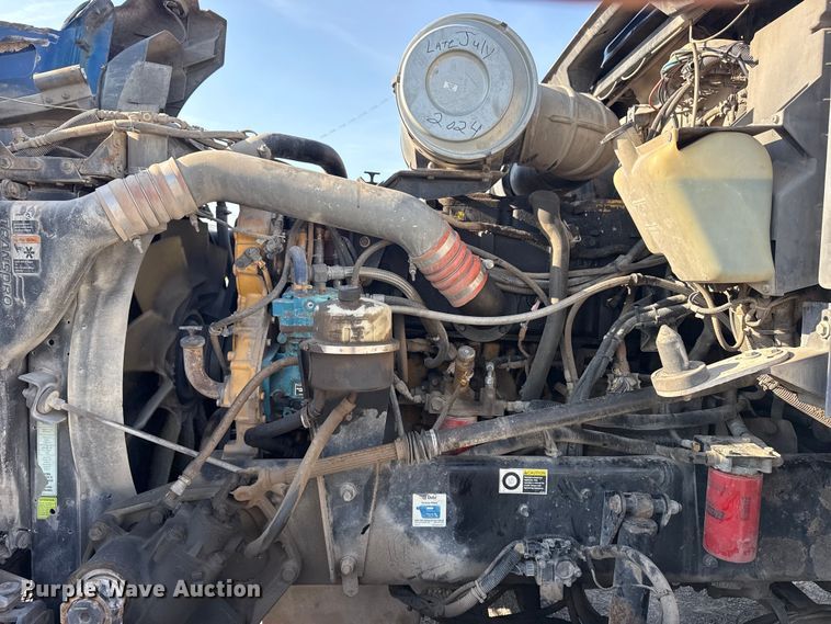 image for item DJ7759 2005 Kenworth T600 semi truck