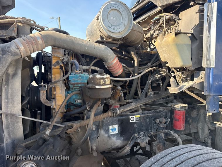 image for item DJ7759 2005 Kenworth T600 semi truck