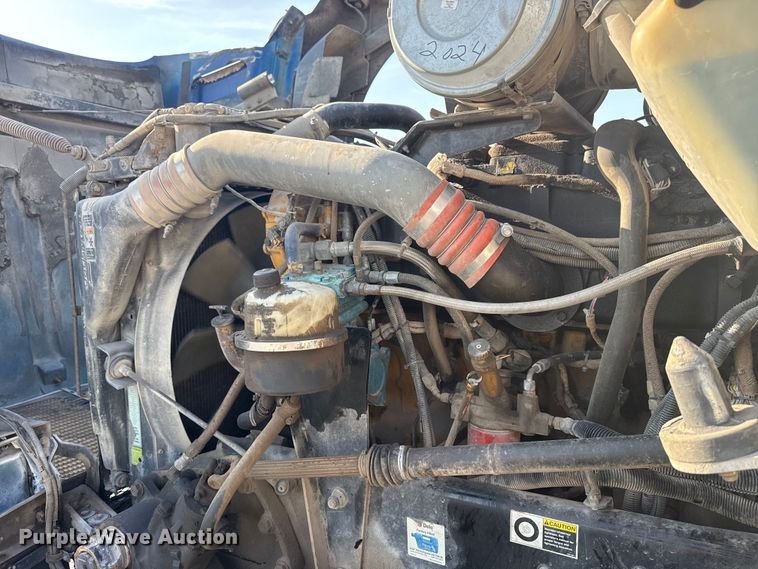 image for item DJ7759 2005 Kenworth T600 semi truck