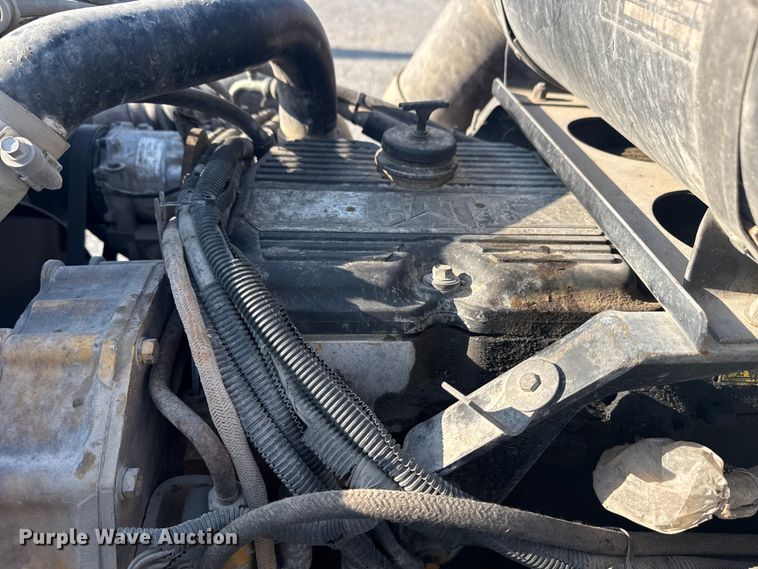 image for item DJ7759 2005 Kenworth T600 semi truck