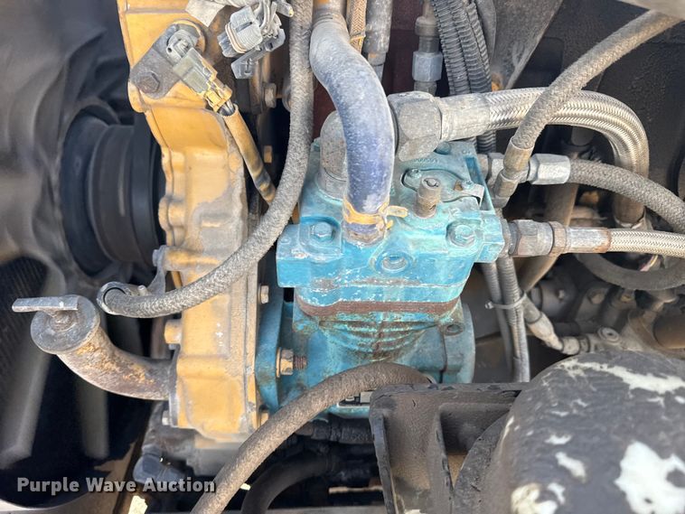 image for item DJ7759 2005 Kenworth T600 semi truck