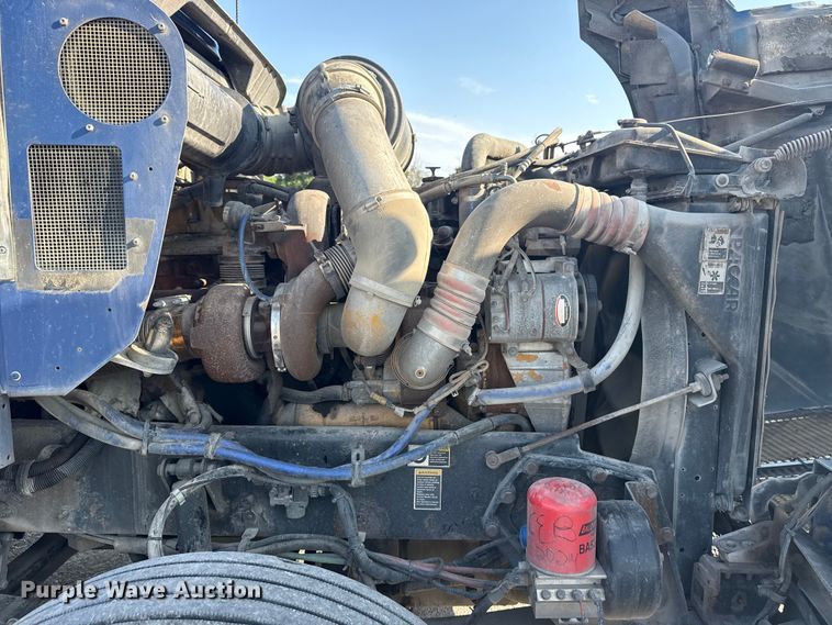 image for item DJ7759 2005 Kenworth T600 semi truck