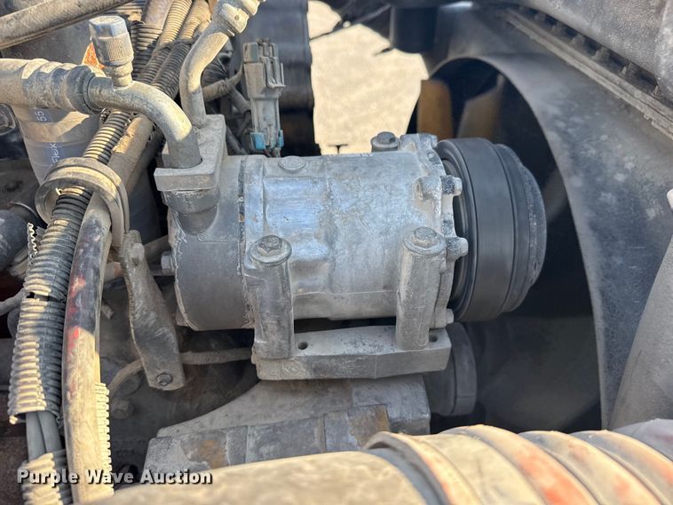 image for item DJ7759 2005 Kenworth T600 semi truck