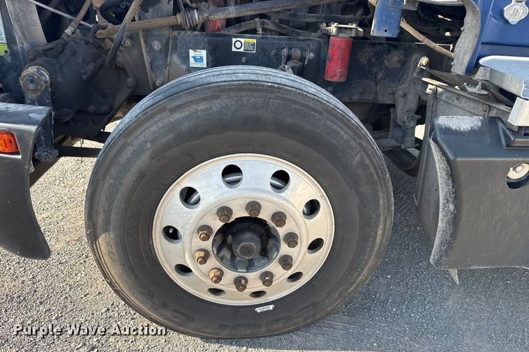 image for item DJ7759 2005 Kenworth T600 semi truck