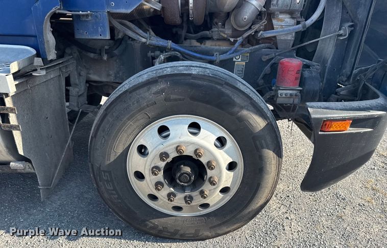 image for item DJ7759 2005 Kenworth T600 semi truck