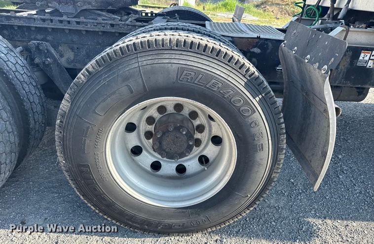 image for item DJ7759 2005 Kenworth T600 semi truck