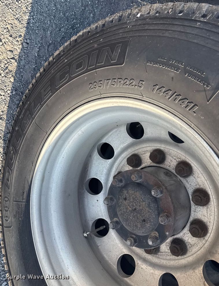 image for item DJ7759 2005 Kenworth T600 semi truck