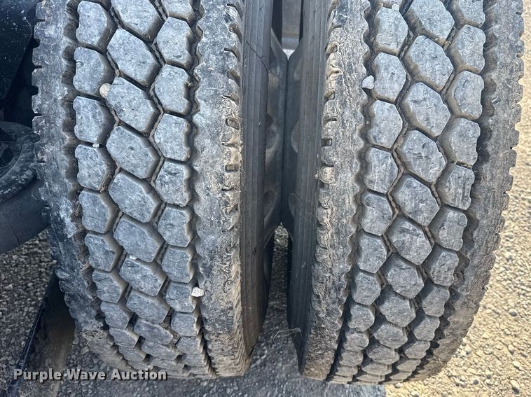 image for item DJ7759 2005 Kenworth T600 semi truck