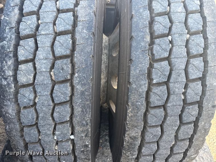 image for item DJ7759 2005 Kenworth T600 semi truck