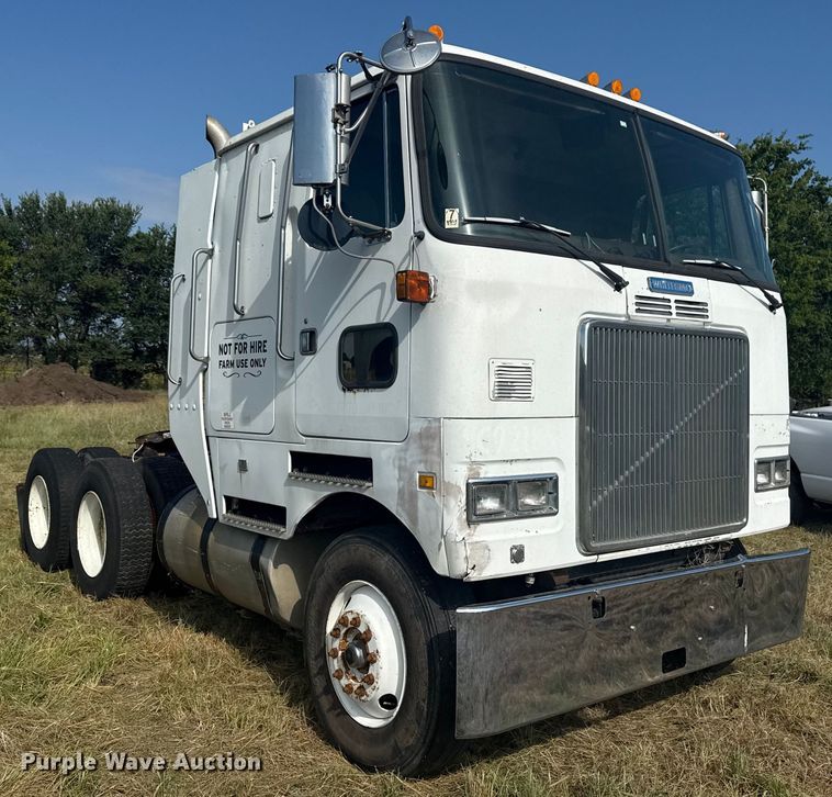 image for item DJ7767 1993 White GMC WHL semi truck