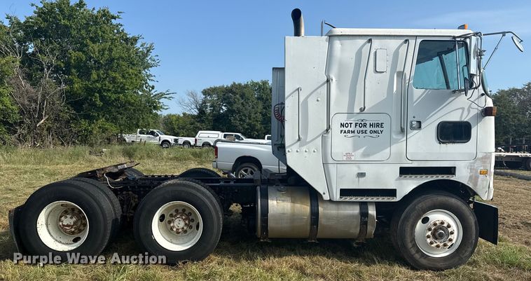 image for item DJ7767 1993 White GMC WHL semi truck