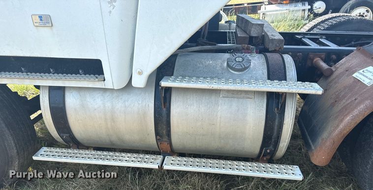 image for item DJ7767 1993 White GMC WHL semi truck