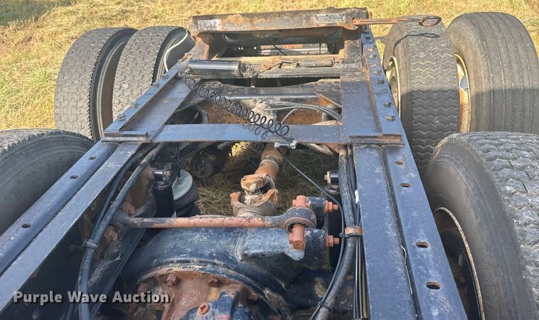 image for item DJ7767 1993 White GMC WHL semi truck