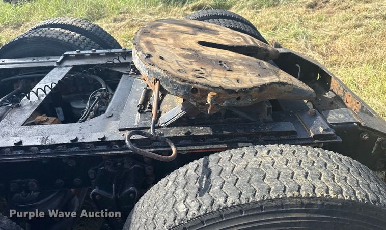 image for item DJ7767 1993 White GMC WHL semi truck