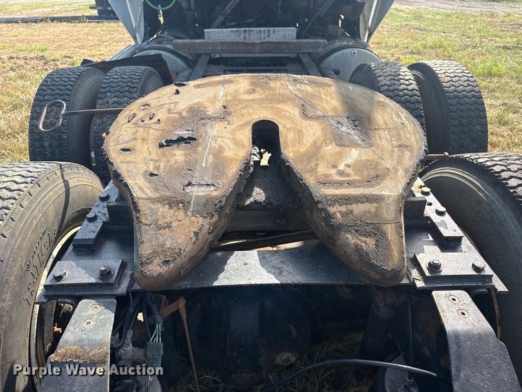 image for item DJ7767 1993 White GMC WHL semi truck