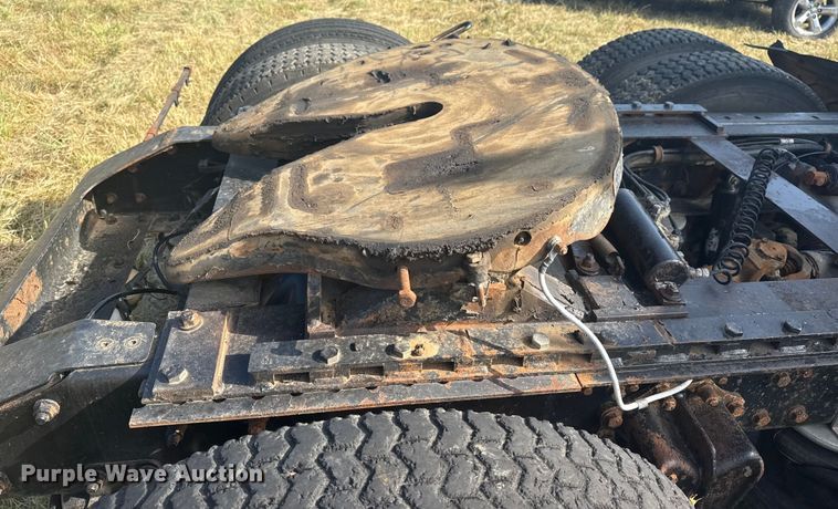 image for item DJ7767 1993 White GMC WHL semi truck