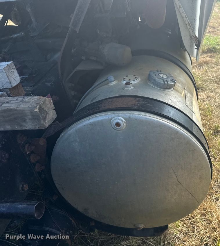 image for item DJ7767 1993 White GMC WHL semi truck