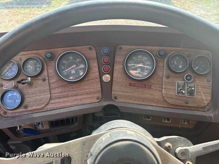 image for item DJ7767 1993 White GMC WHL semi truck