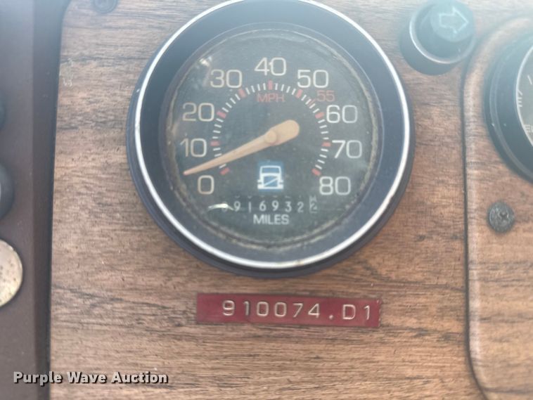 image for item DJ7767 1993 White GMC WHL semi truck