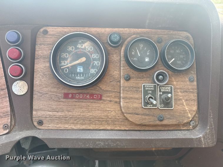 image for item DJ7767 1993 White GMC WHL semi truck