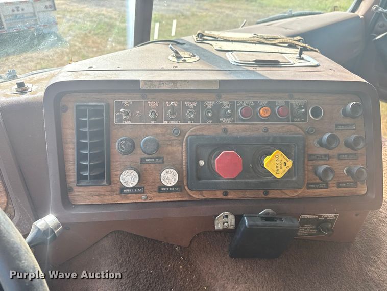 image for item DJ7767 1993 White GMC WHL semi truck