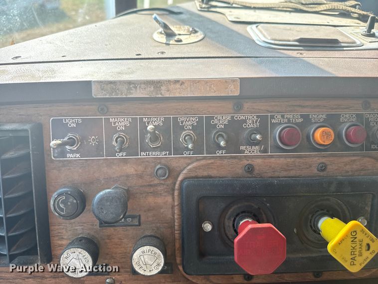 image for item DJ7767 1993 White GMC WHL semi truck