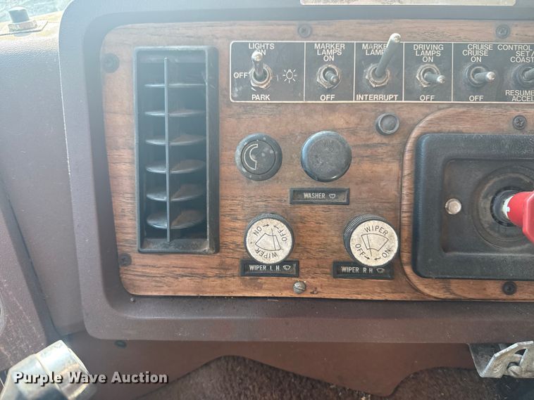 image for item DJ7767 1993 White GMC WHL semi truck