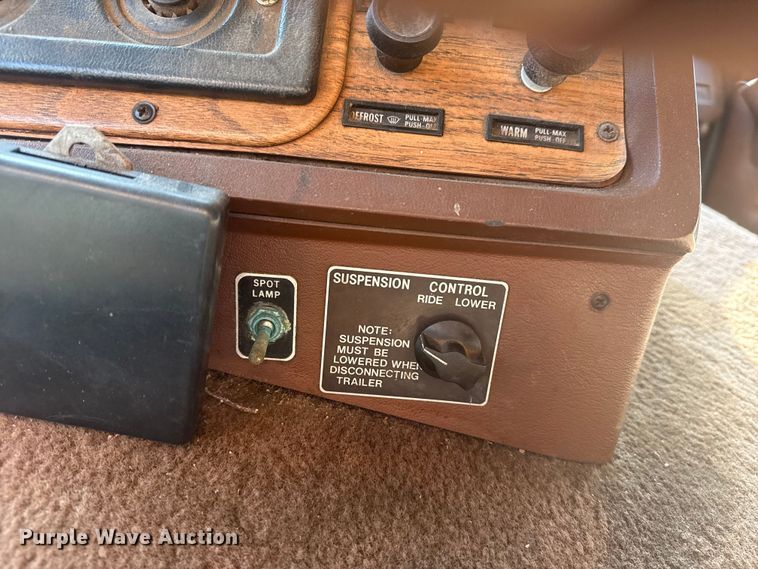 image for item DJ7767 1993 White GMC WHL semi truck